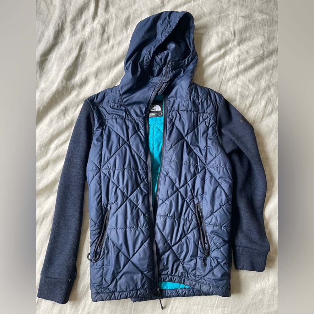 North face blue thermal jacket with hood